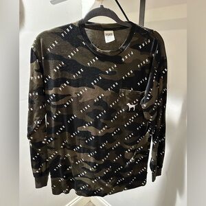 Like new VS PINK Camouflage long sleeve pocket tee
